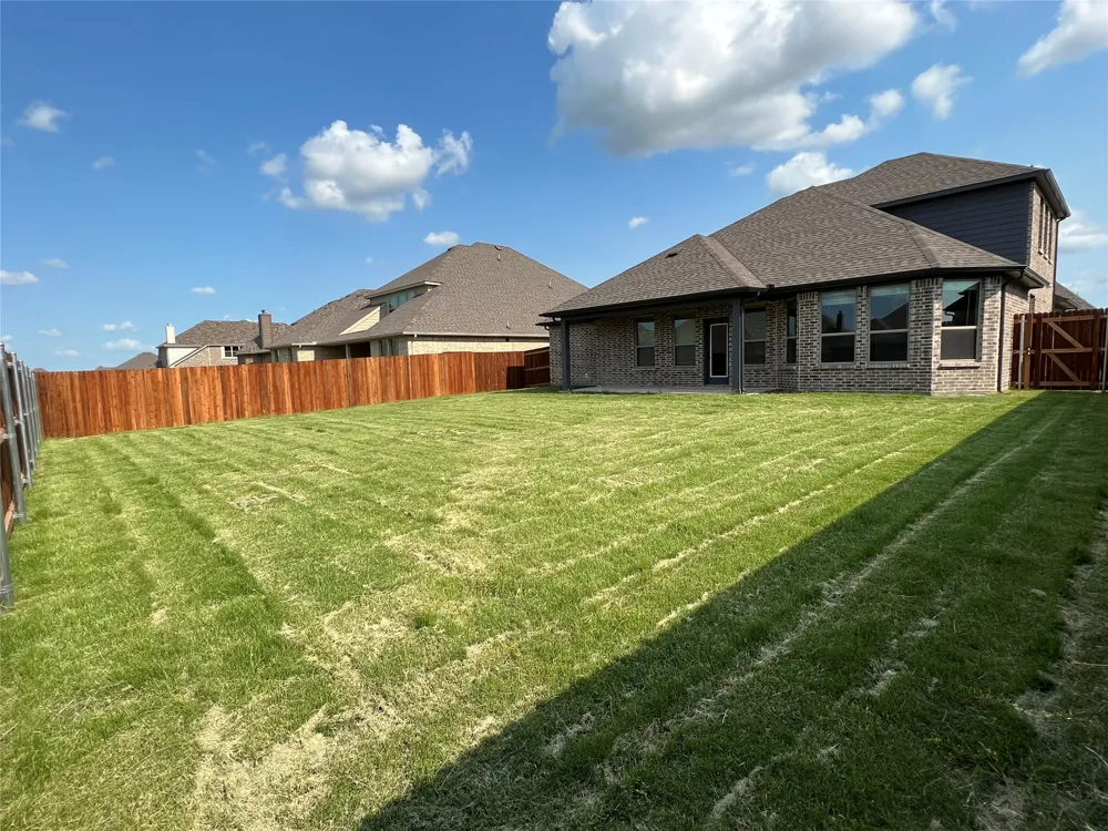 249 Lillian Lane Waxahachie, TX 75165
