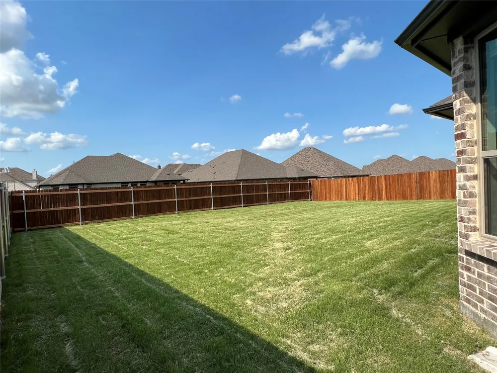 249 Lillian Lane Waxahachie, TX 75165