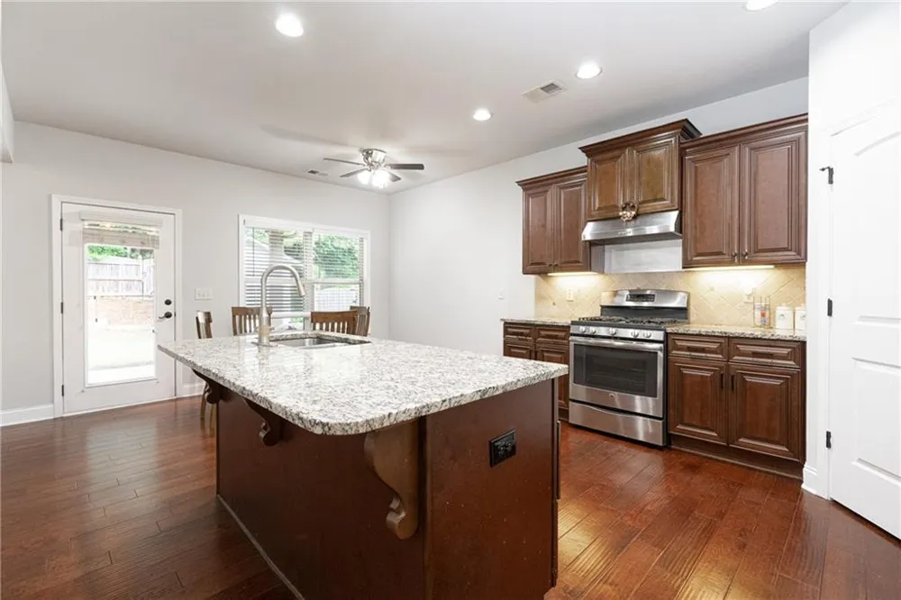 5543 Leaf Ridge Lane Buford, GA 30518