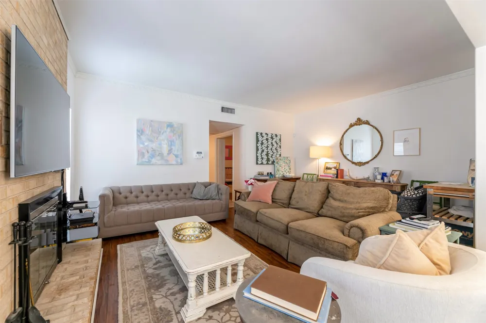 4320 Bellaire Drive S #205W Fort Worth, TX 76109
