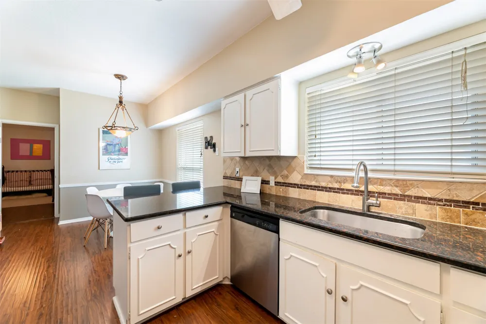 4320 Bellaire Drive S #205W Fort Worth, TX 76109