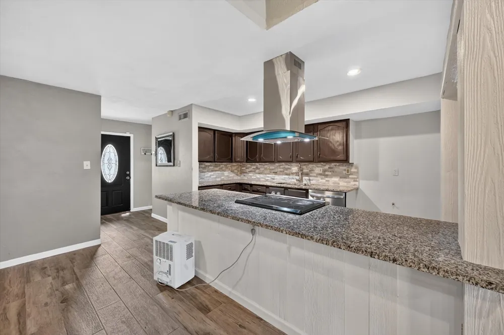 704 Levelland Drive Arlington, TX 76017