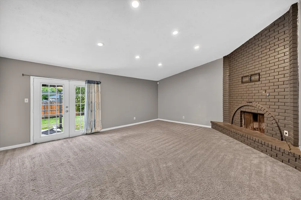 704 Levelland Drive Arlington, TX 76017
