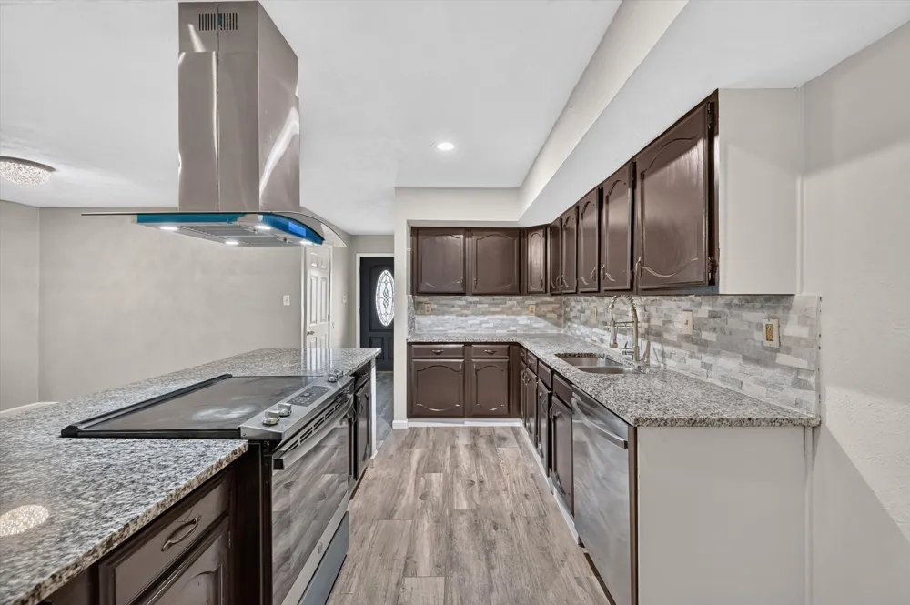 704 Levelland Drive Arlington, TX 76017