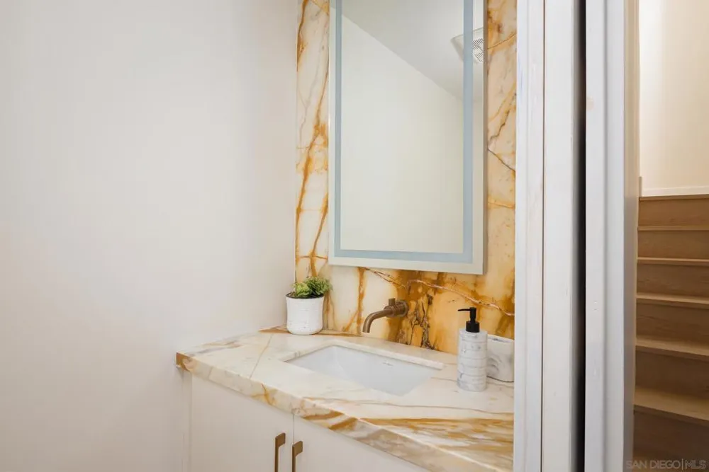 4007 Canario #E Carlsbad, CA 92008