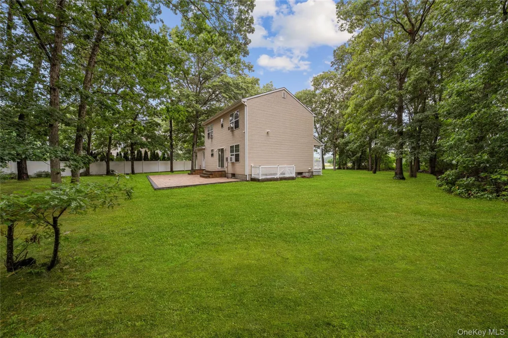 144 Dawn Drive Shirley, NY 11967