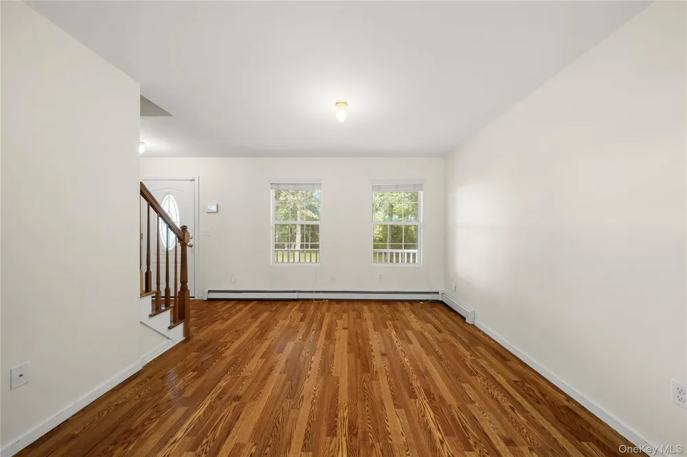 144 Dawn Drive Shirley, NY 11967