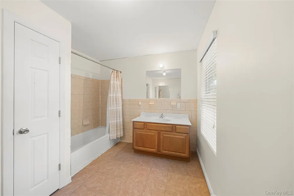 144 Dawn Drive Shirley, NY 11967