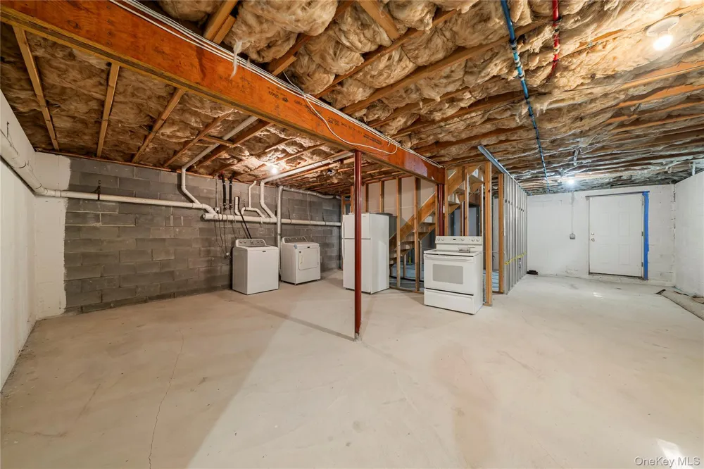 144 Dawn Drive Shirley, NY 11967