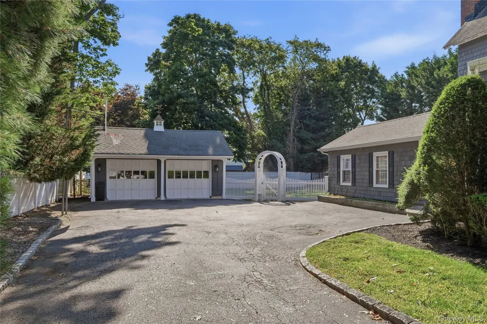 61 Ocean Avenue Islip, NY 11751