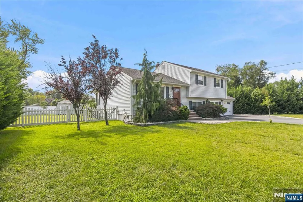 112 Sand Road Fairfield, NJ 07004