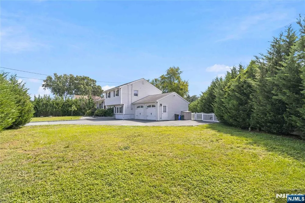 112 Sand Road Fairfield, NJ 07004