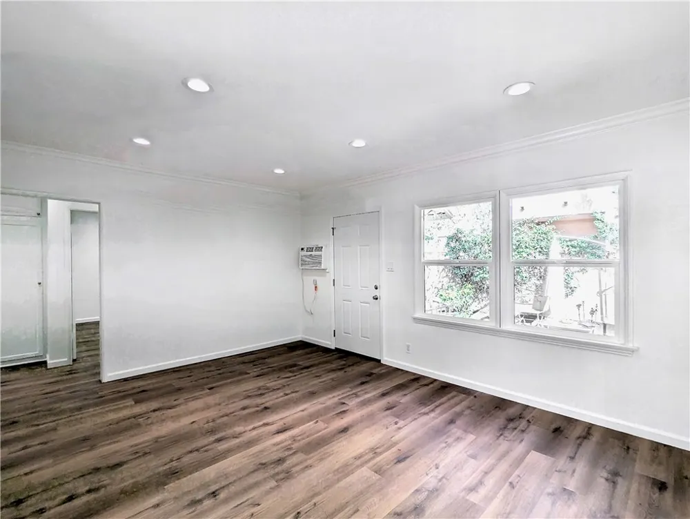 10931 Whipple Street Studio City, CA 91602
