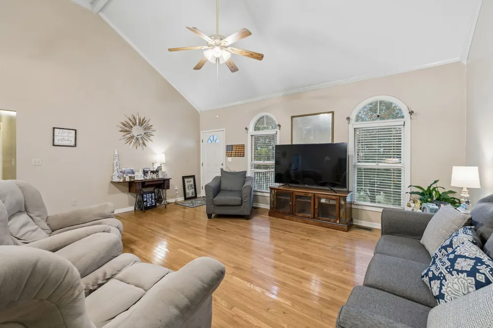 500 Hurricane Creek Rd Mc Ewen, TN 37101