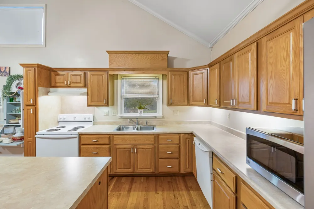 500 Hurricane Creek Rd Mc Ewen, TN 37101