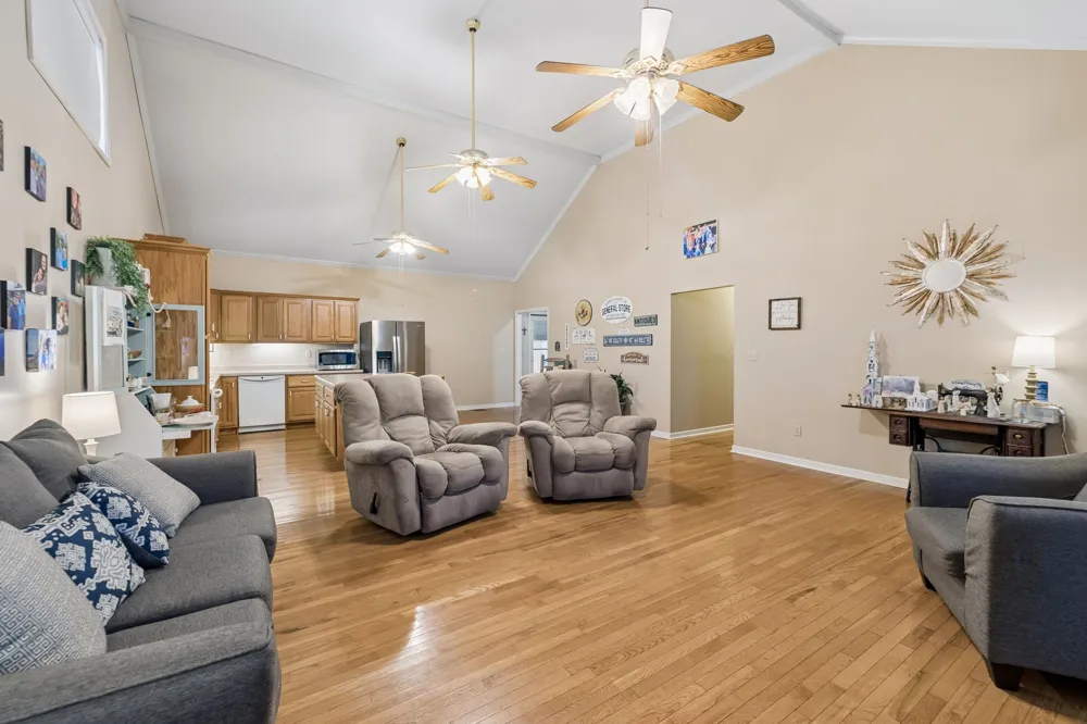 500 Hurricane Creek Rd Mc Ewen, TN 37101