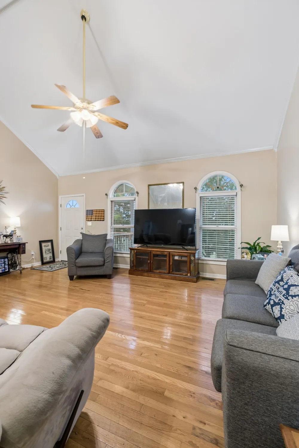 500 Hurricane Creek Rd Mc Ewen, TN 37101