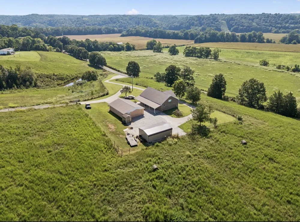 500 Hurricane Creek Rd Mc Ewen, TN 37101