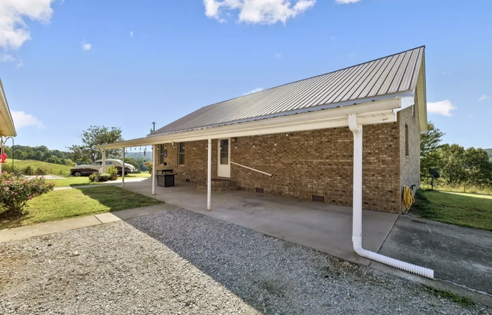 500 Hurricane Creek Rd Mc Ewen, TN 37101