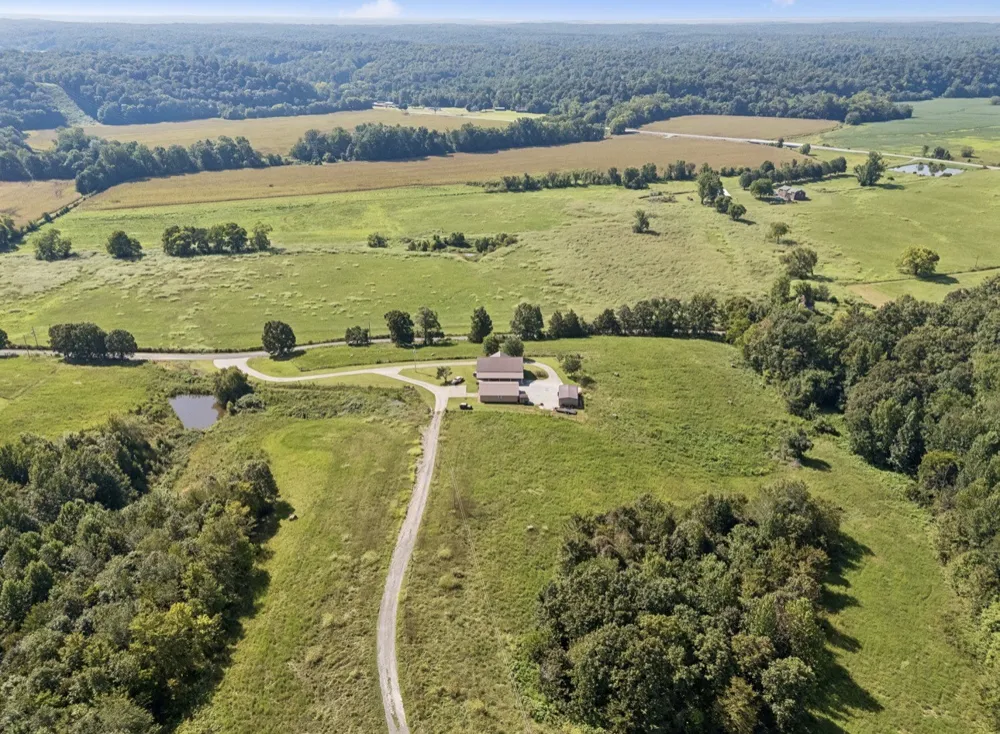 500 Hurricane Creek Rd Mc Ewen, TN 37101