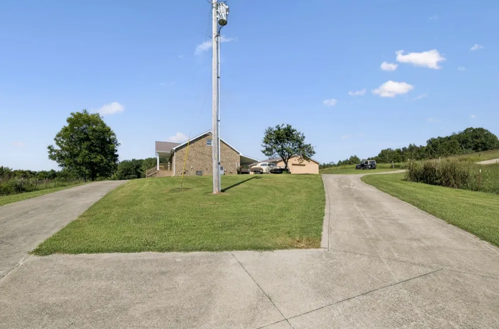 500 Hurricane Creek Rd Mc Ewen, TN 37101