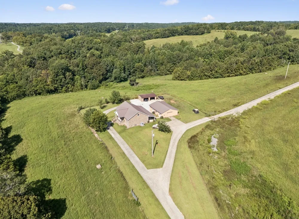 500 Hurricane Creek Rd Mc Ewen, TN 37101