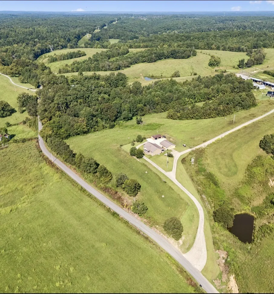 500 Hurricane Creek Rd Mc Ewen, TN 37101