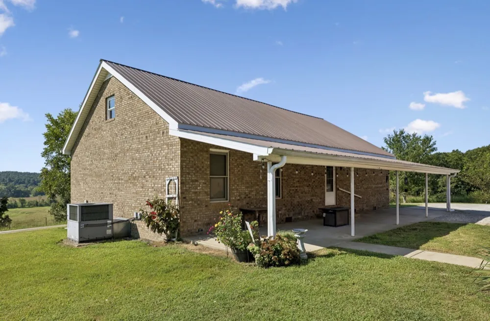 500 Hurricane Creek Rd Mc Ewen, TN 37101