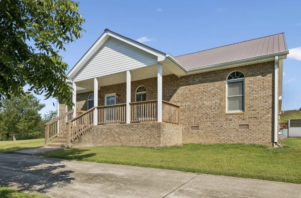 500 Hurricane Creek Rd Mc Ewen, TN 37101