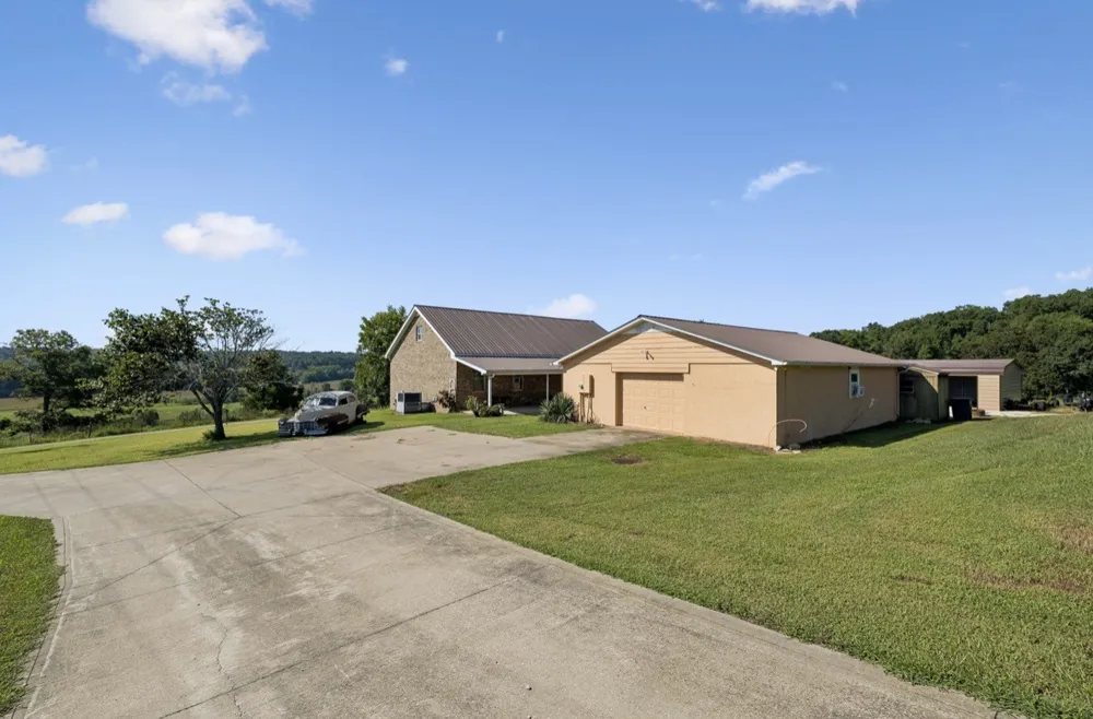 500 Hurricane Creek Rd Mc Ewen, TN 37101