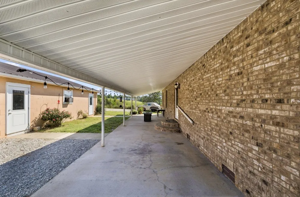 500 Hurricane Creek Rd Mc Ewen, TN 37101
