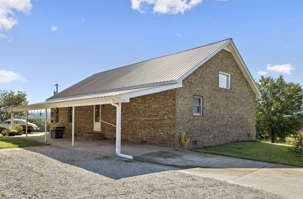 500 Hurricane Creek Rd Mc Ewen, TN 37101