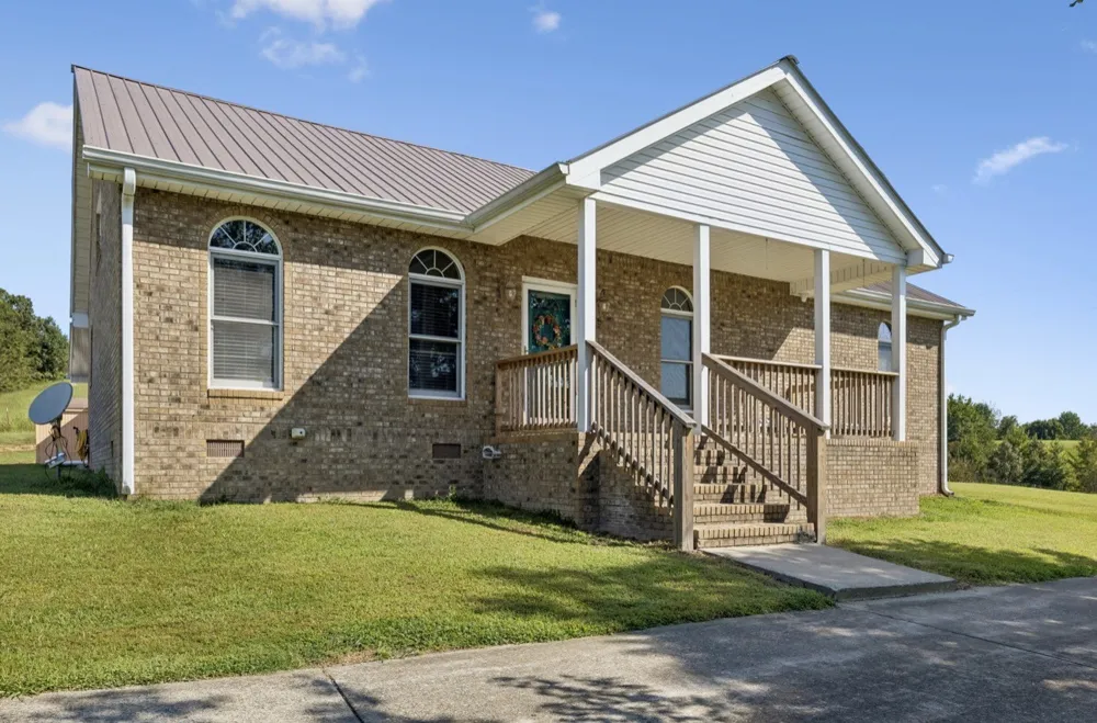 500 Hurricane Creek Rd Mc Ewen, TN 37101