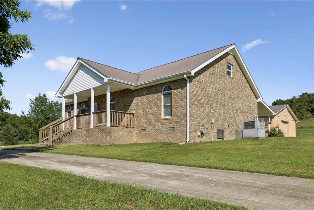 500 Hurricane Creek Rd Mc Ewen, TN 37101