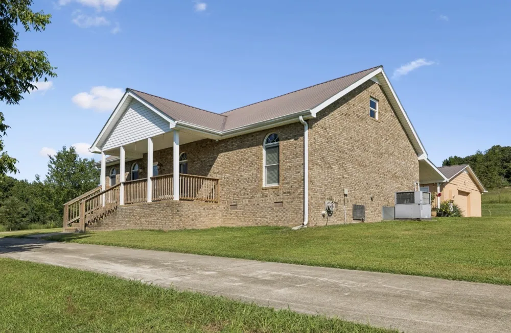 500 Hurricane Creek Rd Mc Ewen, TN 37101
