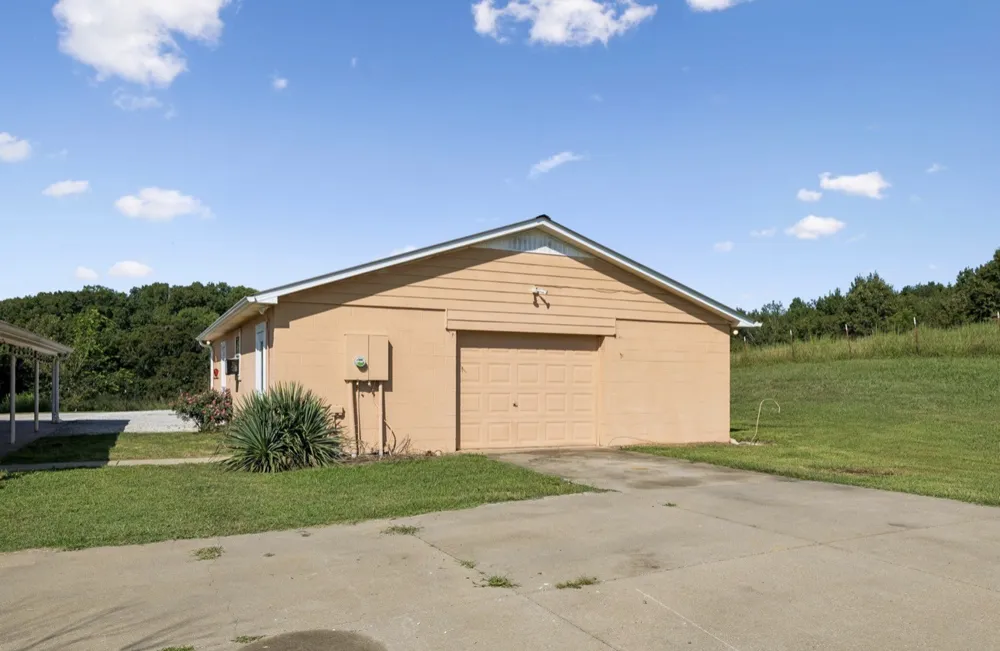 500 Hurricane Creek Rd Mc Ewen, TN 37101
