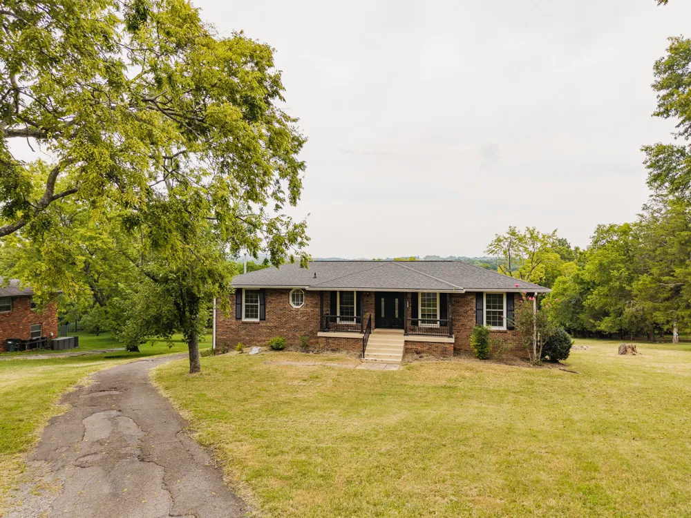 153 Country Club Dr Hendersonville, TN 37075