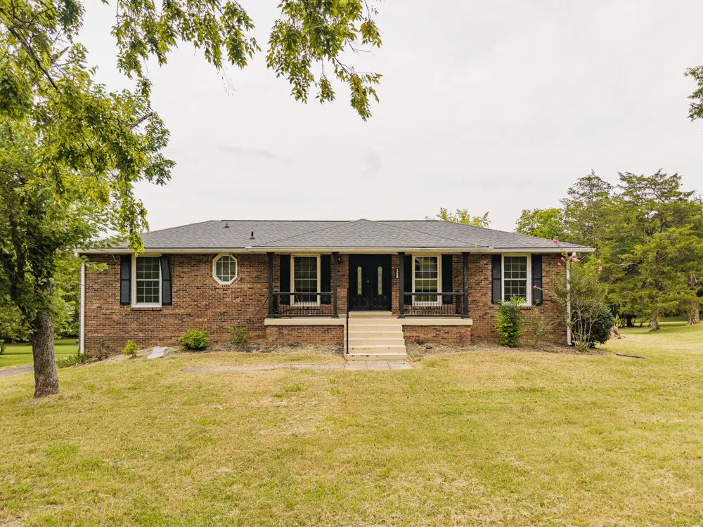 153 Country Club Dr Hendersonville, TN 37075