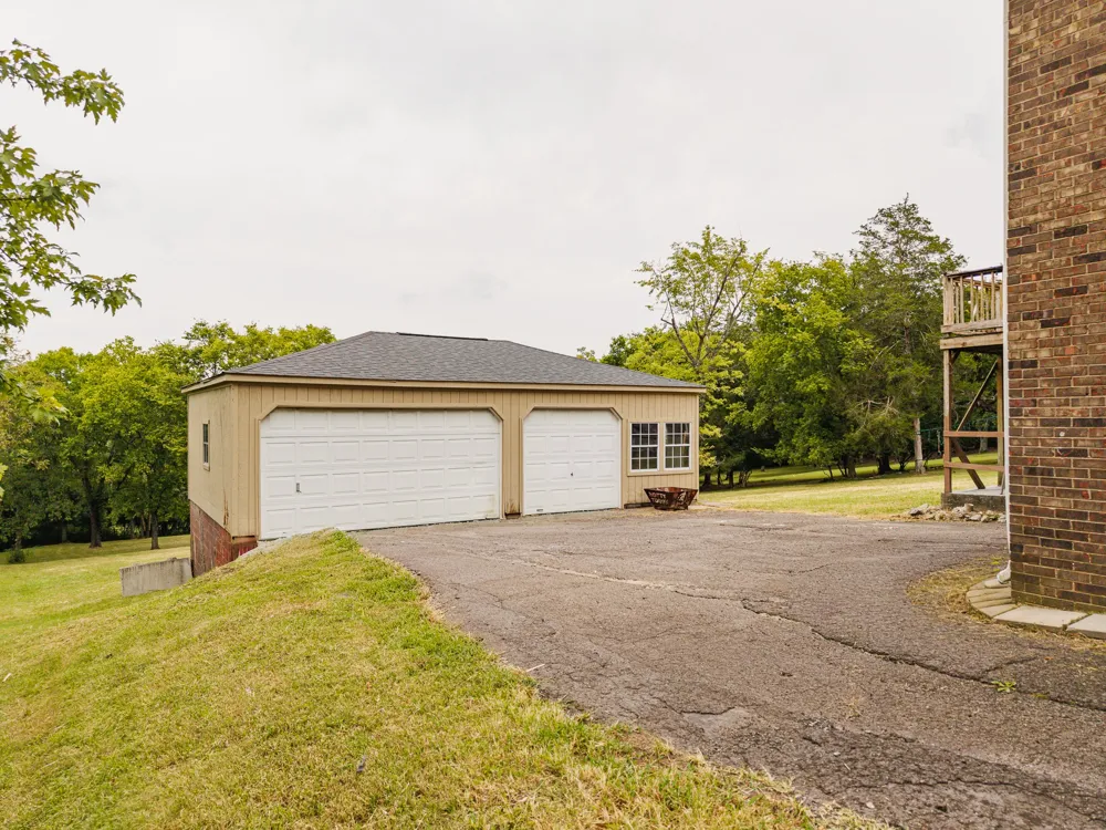 153 Country Club Dr Hendersonville, TN 37075