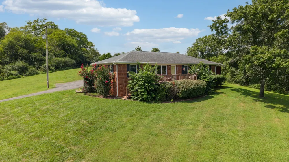 2751 Lynchburg Hwy Lynchburg, TN 37352