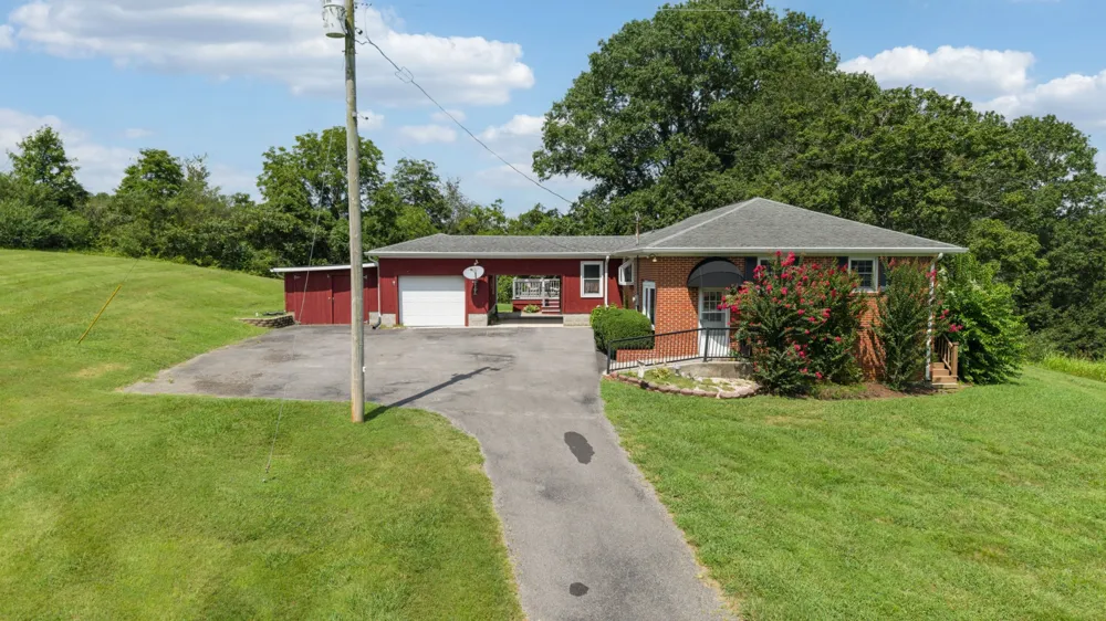 2751 Lynchburg Hwy Lynchburg, TN 37352