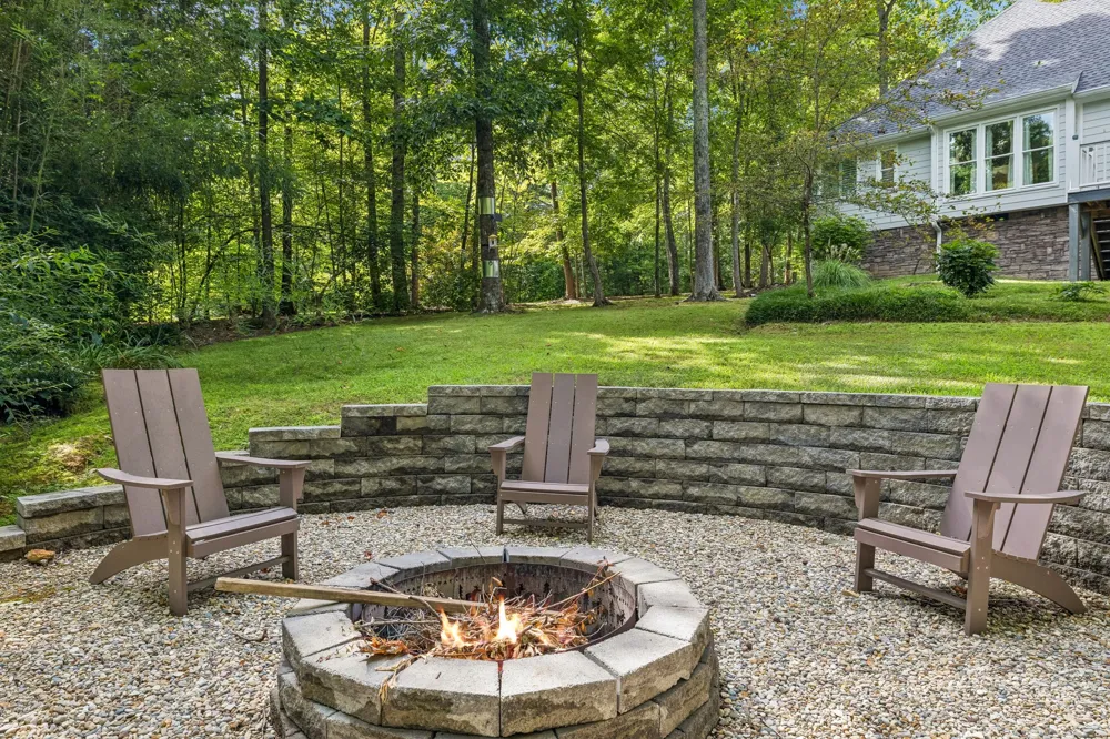 1006 Champion Hills Dr Kingston Springs, TN 37082