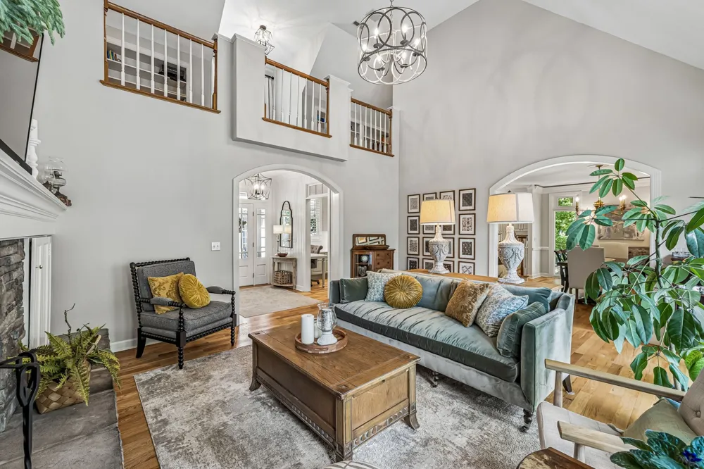 1006 Champion Hills Dr Kingston Springs, TN 37082