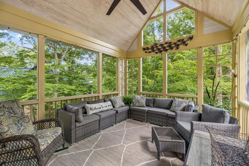 1006 Champion Hills Dr Kingston Springs, TN 37082