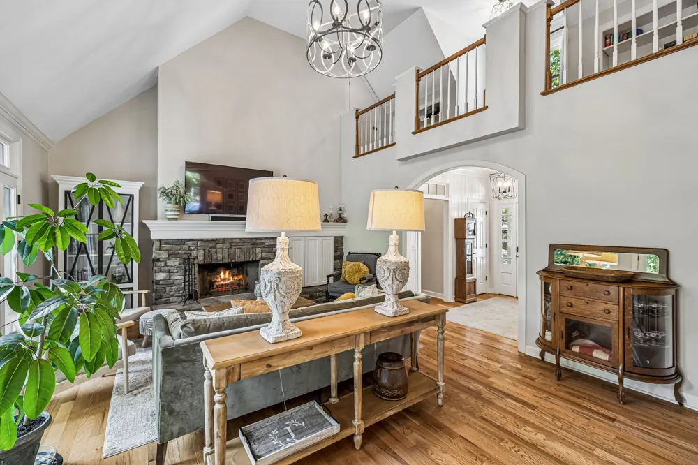 1006 Champion Hills Dr Kingston Springs, TN 37082