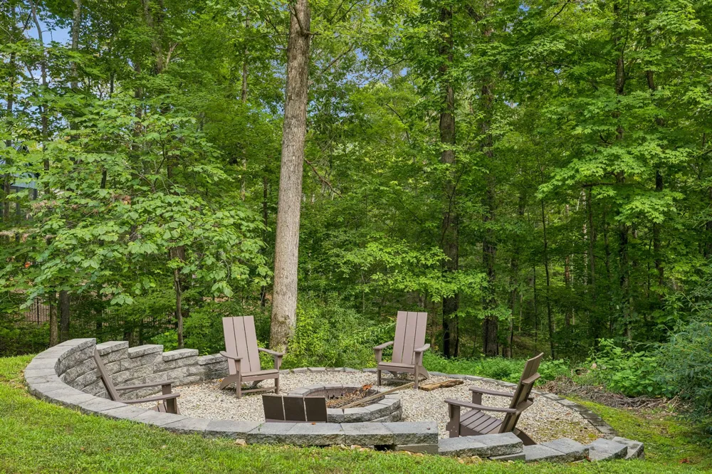 1006 Champion Hills Dr Kingston Springs, TN 37082