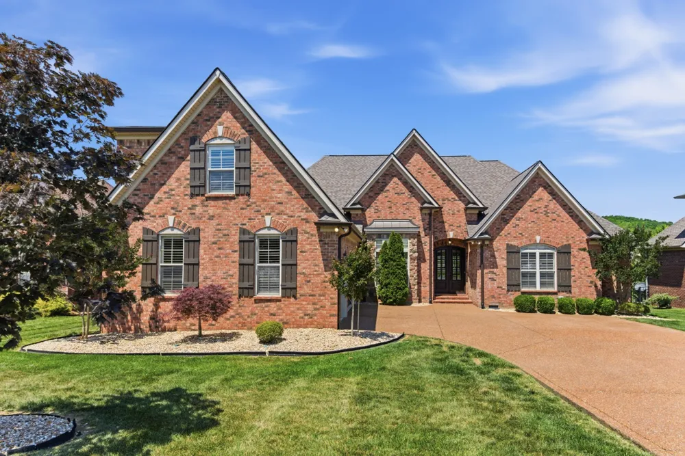 2146 Gorden Xing Gallatin, TN 37066