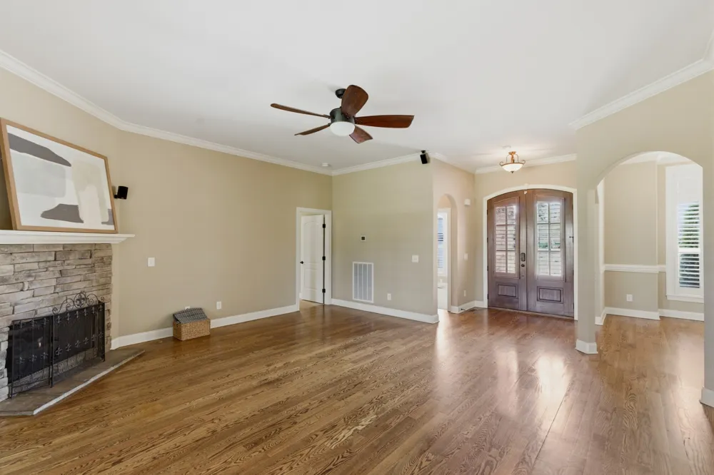 2146 Gorden Xing Gallatin, TN 37066