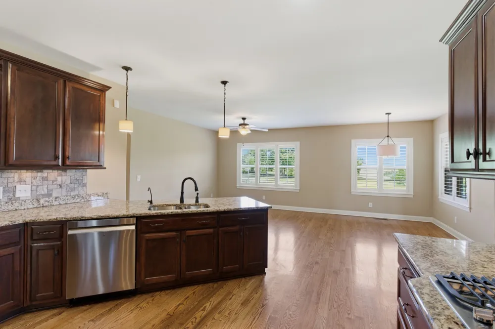 2146 Gorden Xing Gallatin, TN 37066