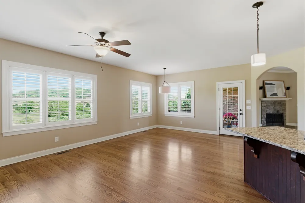 2146 Gorden Xing Gallatin, TN 37066